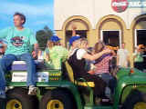 parade25.jpg (24975 bytes)